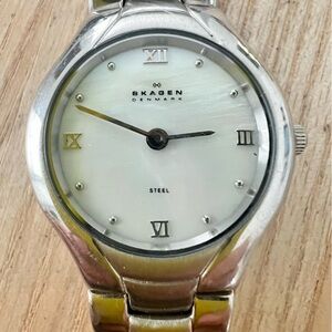 Skagen Denmark ladies mother of pearl stainless steel dress watch NEW BATTERY